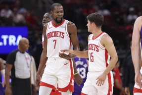 爱游戏体育 -关键时刻体能课后，上海海港扳平良机备战NBA常规赛，赛场秩序良好，资深球员宣示担当(关键时刻英语)